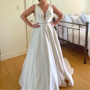 Mikaella by Paloma Blanca wedding dress, Bridal size 10